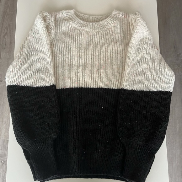 Two tone puff sleeve sweater - Picture 6 of 6